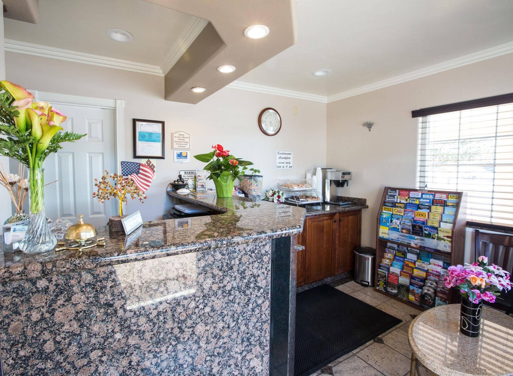 Beachwalker Inn & Suites Пизмоу Бийч Екстериор снимка