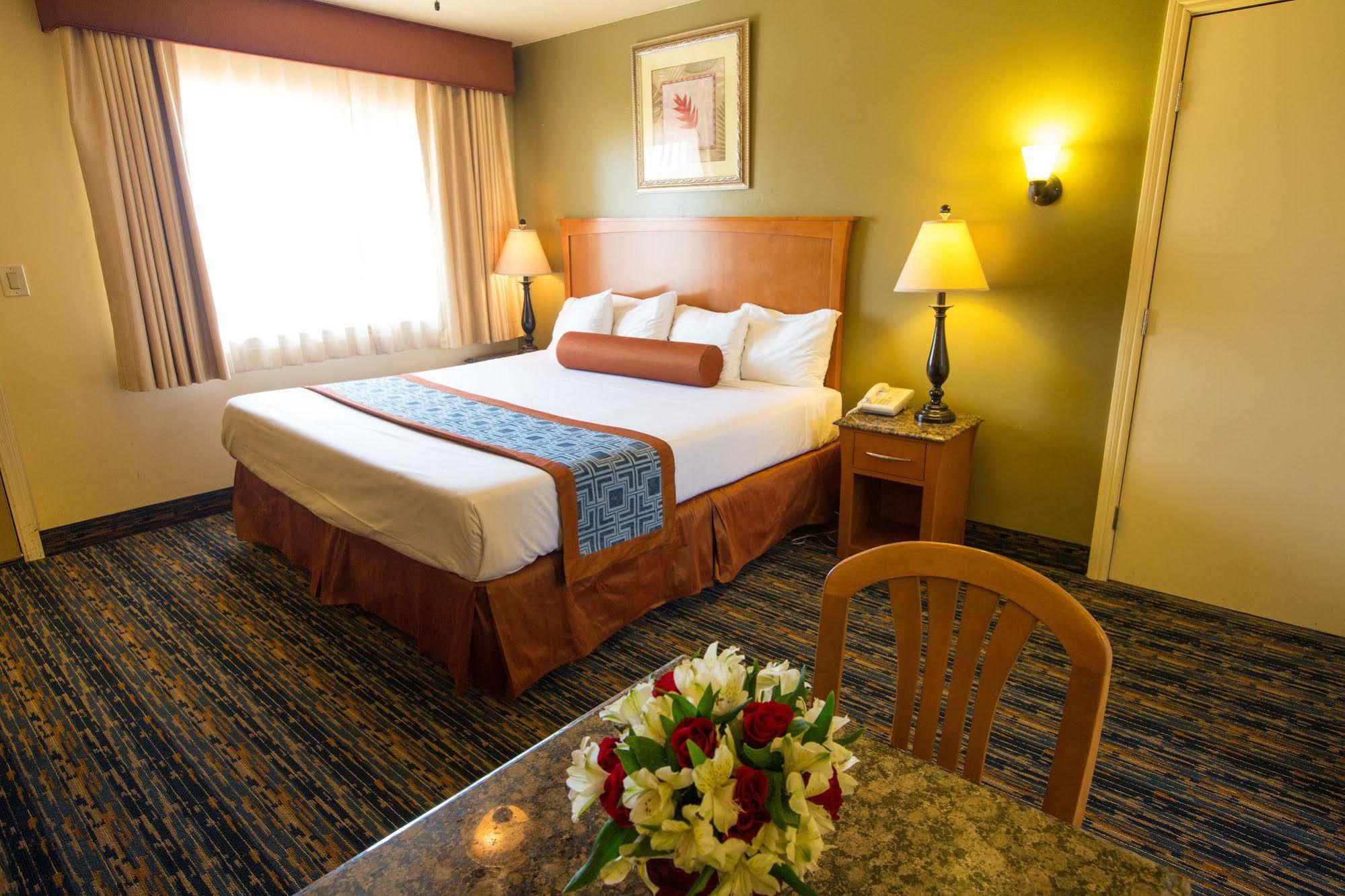 Beachwalker Inn & Suites Пизмоу Бийч Екстериор снимка